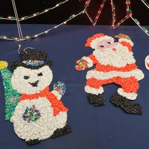 lot 33 image: VINTAGE CHRISTMAS