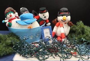 lot 34 image: ITS ALL ABOUT THE SNOWMEN.