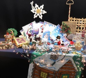 lot 36 image: CHRISTMAS DECOR COLLECTABLE BEANIE BABIES