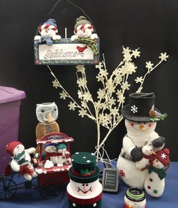 lot 37 image: SNOWMEN AND A TOTE TO KEEP THEM IN