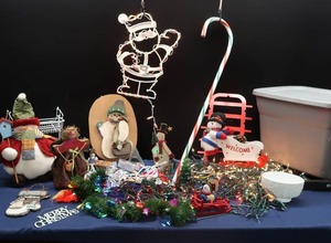 lot 38 image: SNOWMEN  LIGHTS