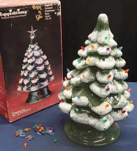 lot 43 image: CERAMIC CHRISTMAS TREE 18