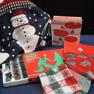 lot 65 image: NICE LOT OF CHRISTMAS