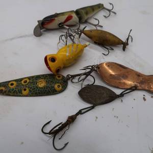 lot 79 image: VINTAGE FISHING LURES