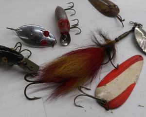lot 89 image: VINTAGE FISHING LURES