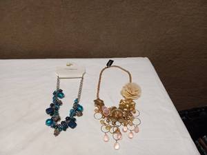 GOLD AND BLUSH FLOWER CHOKER AND CROFT & BARROW CHOKER