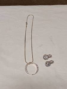 NECKLACE WITH PENDANT AND EARRINGS