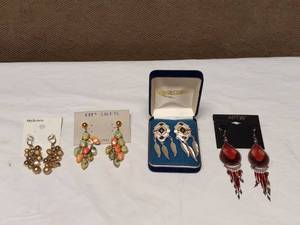 4 SET OF EARRINGS