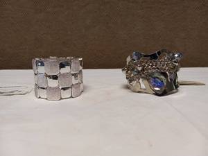 FASHION JEWELRY LIZ CLAIBORNE BRACELET AND SILVER JEWELS BRACELET