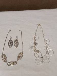 NECKLACE & EARRINGS AND MACYS SILVER TONE CHAIN WITH CIRCLE CHARM NECKLACE