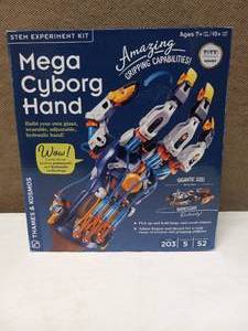 NEW THAMES & KOSMOS MEGA CYBORG HAND