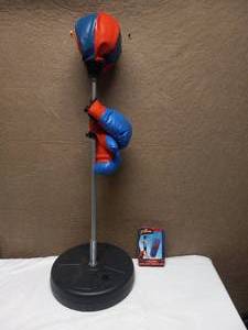 SPIDER-MAN DELUXE JUNIOR BOXING SET WITH STAND AND INFLATABLE BOXING TOY