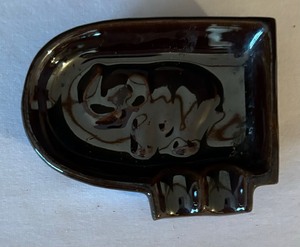 lot 85 image: Trio of Elephant Motif Redware Ashtrays from Occupied Japan