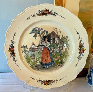 lot 71 image: Delightful Decor and More