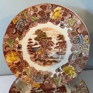 lot 74 image: Nasco Mountain Woodlands China Grouping