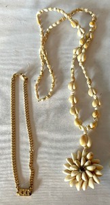 lot 32 image: Eight Nice Necklaces