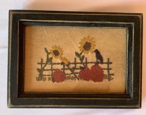 lot 108 image: Cute Vintage Home Decoration Set