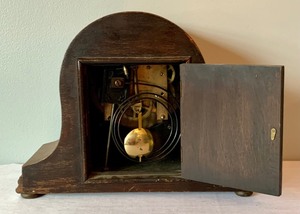 lot 118 image: Vintage Mantel Clock