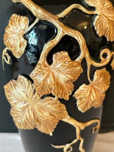 lot 184 image: Classy Black Vase with Leaf Accents