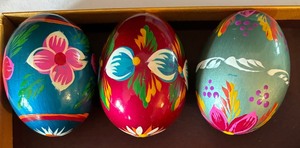 lot 199 image: Eight Extraordinary Decorative Painted Eggs