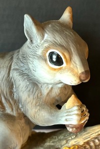 lot 203 image: Masterpiece Porcelain Squirrel Figurine by Homco