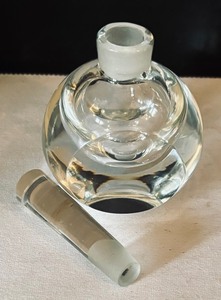lot 206 image: Classy Crystal Perfume Bottle