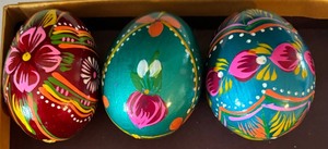 lot 236 image: 7 Bright and Beautiful Decorative Eggs