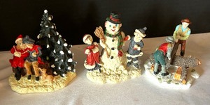 lot 218 image: Holiday Village Figurines