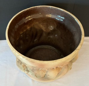 lot 228 image: Pretty Planter