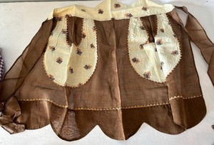 lot 232 image: 5 Vintage Aprons