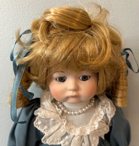 lot 234 image: Adorable Vintage Doll