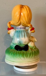 lot 124 image: Vintage Musical Figurine Plays Thank Heaven For Little Girls Design by Fred Roberts
