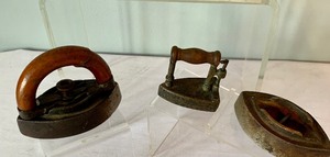 lot 130 image: Lot of Vintage Irons