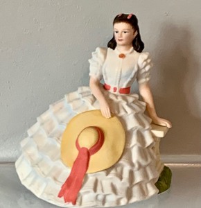 lot 137 image: Elegant Vintage Porcelain Figurines and Figurine Bell