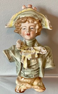 lot 138 image: Pair of Man and Woman Vintage 1940s Porcelain Bust Figurines