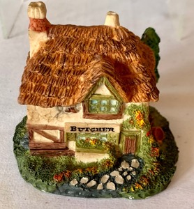 lot 144 image: Mini Dickens Houses, Set of Four