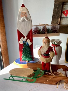 lot 250 image: All in One Holiday Decorations