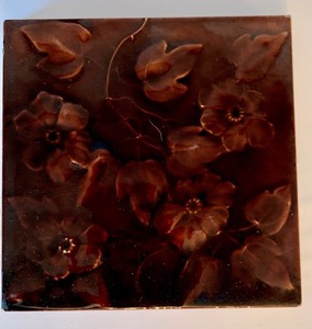 lot 256 image: Set of Four Vintage Tiles, Brown Leaf Design