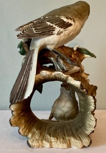 lot 257 image: Masterpiece by Homco, Mom and Baby Bird, Hand Painted Porcelain Figurine