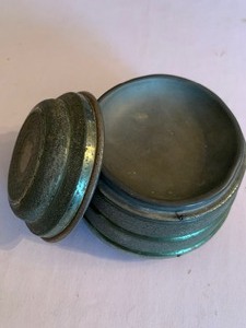 lot 262 image: Variety of Vintage Vanity Items