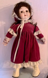 lot 266 image: Set of Four Vintage Porcelain dolls