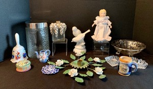 lot 267A image: Treasures Treats