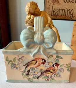 lot 273 image: Trendy and Vintage Home Decoration