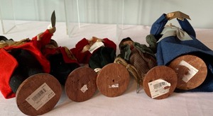 lot 273A image: Family of Carol Singer Figurines