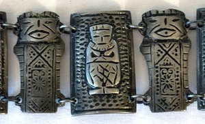 lot 237 image: Vintage Tiki Bracelet