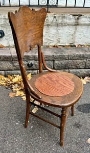 lot 310 image: Vintage Wooden Chair