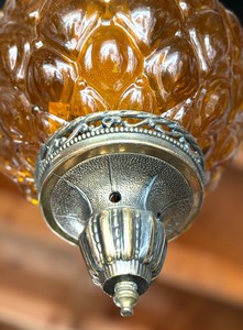 lot 314 image: Mid Century Amber Glass Swag Lamp