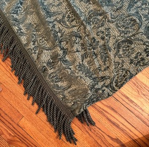 lot 322 image: Classy Throw Blanket with Fringe Details