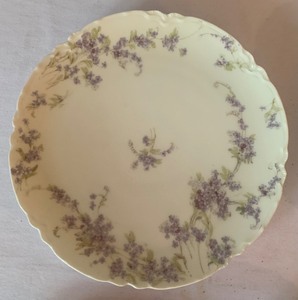lot 355 image: Nine Vintage Limoges China Plates with Floral Pattern
