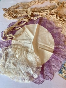 lot 363 image: All thats Linen, Doilies and More